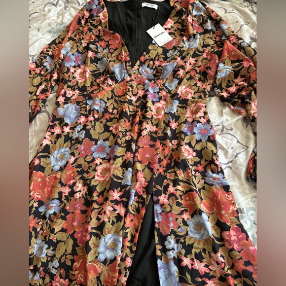 Showpo Floral dress - Picture 3 of 6